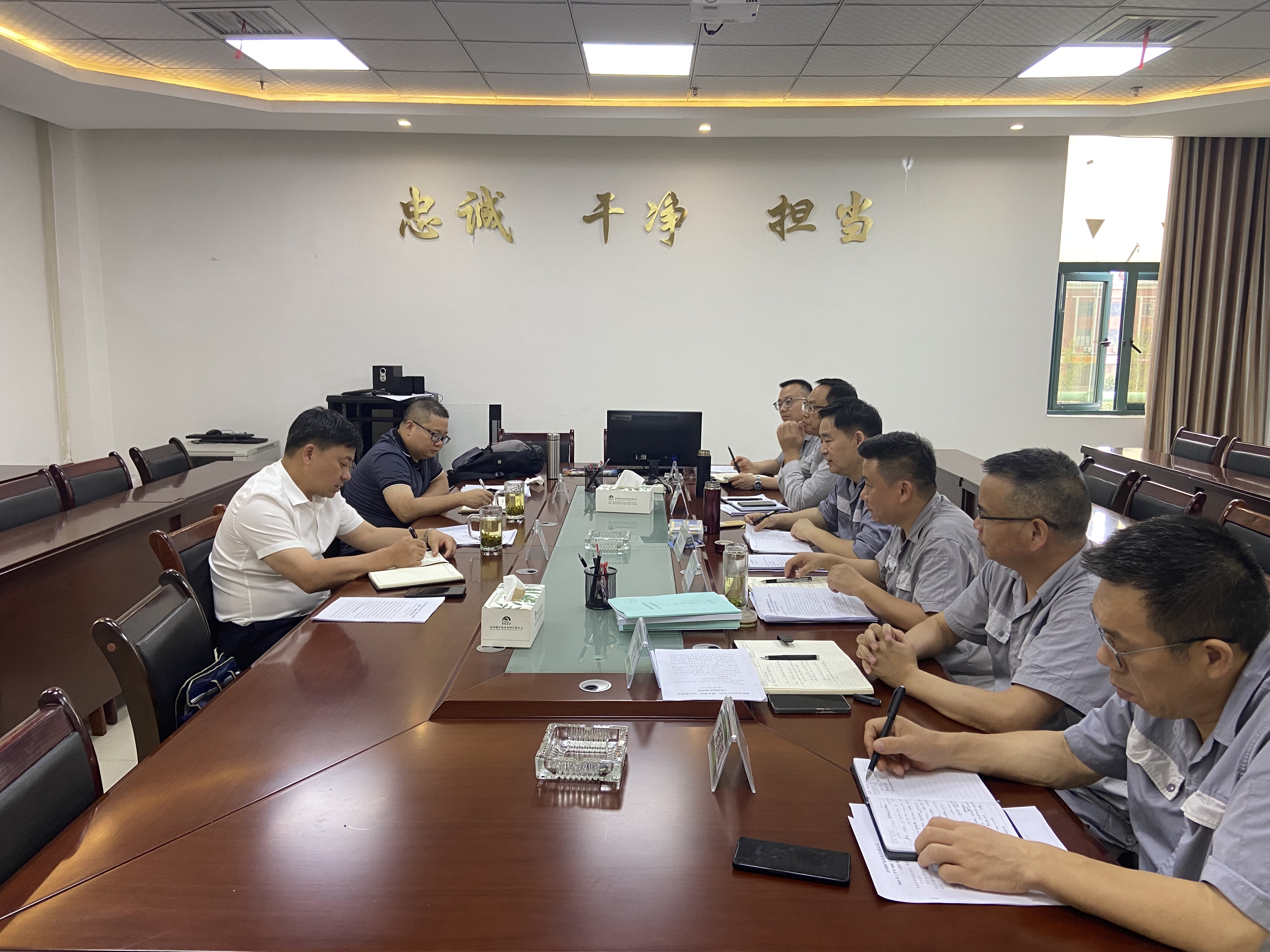 西南能礦集團黨委委員、副總經(jīng)理李凱到能礦錳業(yè)調(diào)研生產(chǎn)經(jīng)營、降本增效等工作