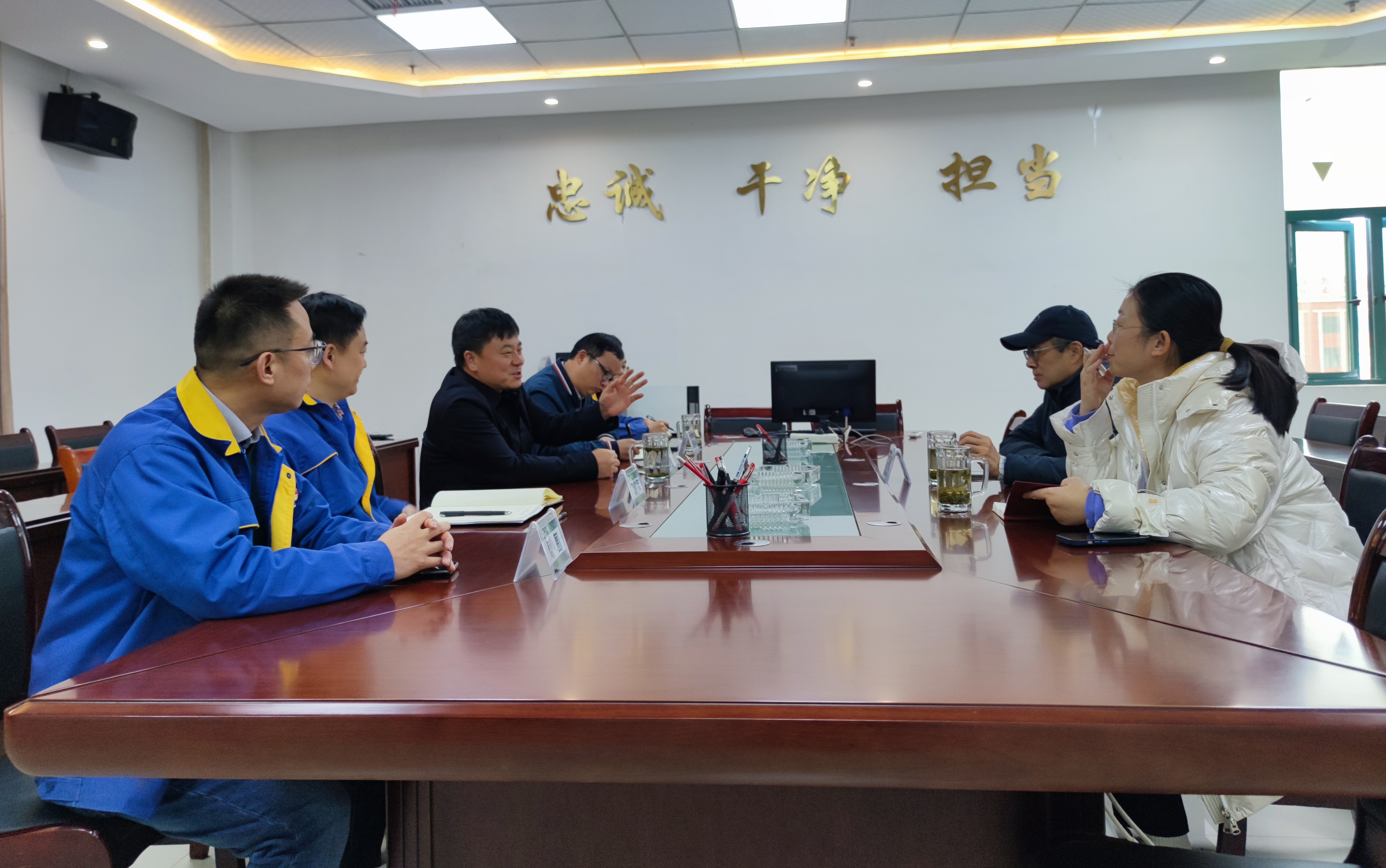 中南大學(xué)副校長李夕兵一行到能礦錳業(yè)調(diào)研“錳冶金渣無害化、資源化綜合利用”項目進展情況